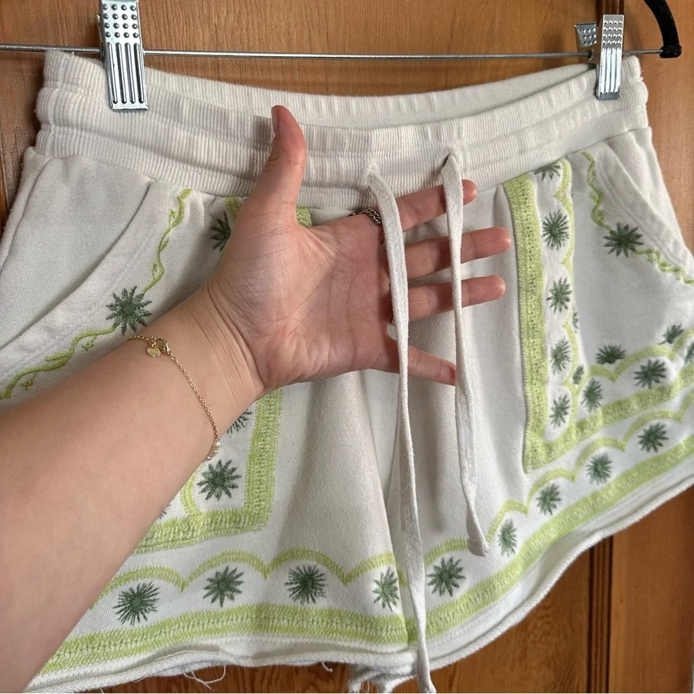 anthropologie marka embroidered pull on shorts